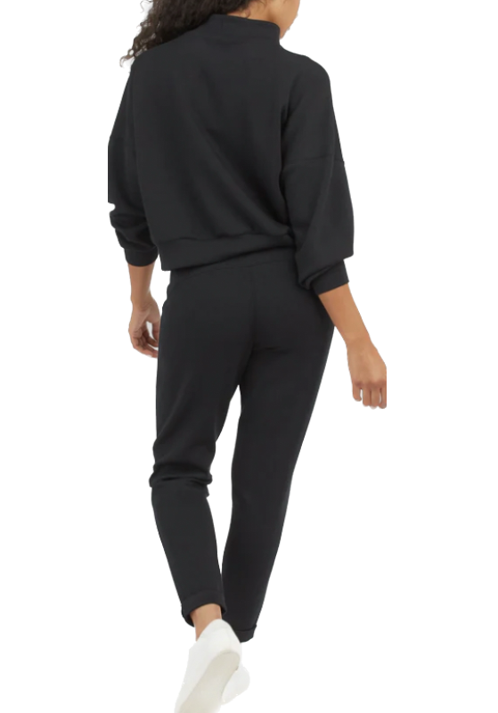 Air Essentials Tapered Pant in Very Black Now with a new name, the AirEssentials collection is made with spacer fabric that’s lightweight, luxuriously soft and ultra drapey. Designed with refined comfort to feel silky against your skin, these ultimate throw-on-and-go styles will take you anywhere and everywhere.     47% Modal 46% Polyester 7% Elastane 