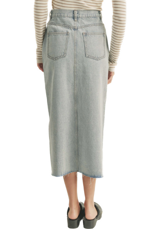 A light-washed long denim skirt with a front slit is a versatile and stylish wardrobe piece that seamlessly blends casual comfort with a touch of elegance, a timeless addition to your wardrobe that combines comfort, style, and versatility. Whether you're going for a laid-back daytime look or a chic evening outfit, this skirt is a fashion-forward choice that can easily become a staple in your clothing collection.(back)