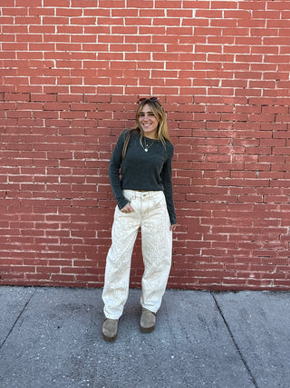 Embroidered Barrel Jeans Cream with beige stitching
