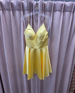 Sherri Hill: 52291 Yellow : 6
