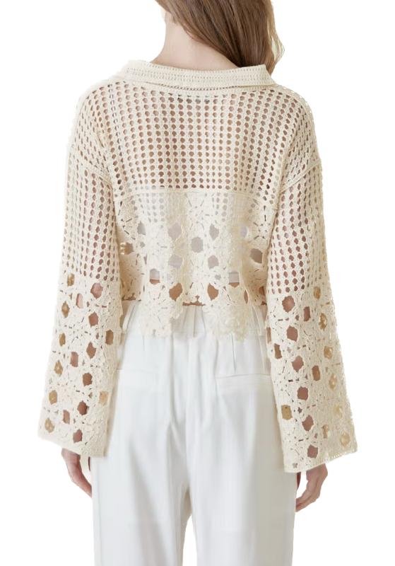 This beige crochet long sleeve top is a nostalgic fashion piece that transports you back to cherished moments spent at your grandma's house. Its design exudes a sense of warmth and comfort, reminiscent of the cozy atmosphere around her dining room table adorned with delicate doilies.(back)
