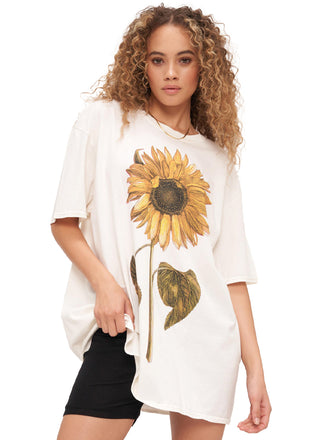 Sunflower Oversized Tee  This Tee features our signature oversized fit and super soft 100% cotton jersey fabric. 